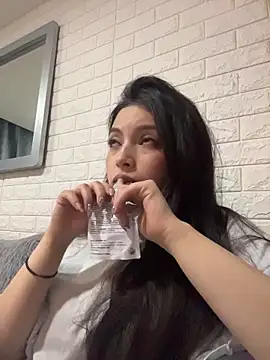 Snapshot of Mady_Pink chatting on March 26, 2026, 4:44 am Mady Pink online show from March 26, 2026, 4:44 am