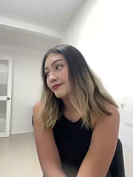 Snapshot of Luna_lux_ chatting on February 28, 2026, 7:57 pm Luna lux online show from February 28, 2026, 7:57 pm