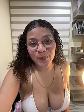 KendyLove  online show from May 13, 2026, 5:03 am