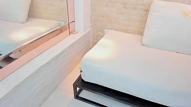 aitana cole online show from February 24, 2026, 3:40 am