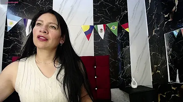 SofiaMoreno  online show from June 17, 2026, 5:01 pm