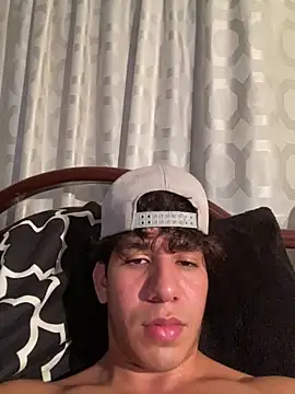 Alejandrososas online show from April 14, 2026, 4:06 am