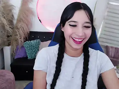 Snapshot of ivvoncute chatting on April 17, 2026, 12:19 pm ivvoncute online show from April 17, 2026, 12:19 pm