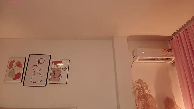 Meganlux1 online show from June 1, 2026, 7:46 pm