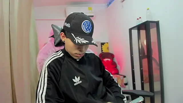 Snapshot of Bad_bunnyy_ chatting on April 12, 2026, 12:19 pm Bad bunnyy online show from April 12, 2026, 12:19 pm