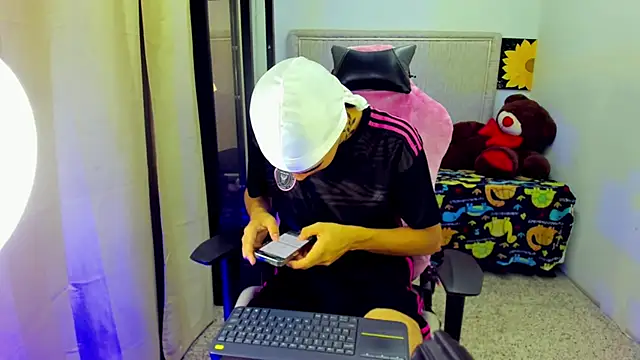 Snapshot of Bad_bunnyy_ chatting on March 24, 2026, 3:17 am Bad bunnyy online show from March 24, 2026, 3:17 am