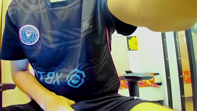 Snapshot of Bad_bunnyy_ chatting on April 8, 2026, 12:17 pm Bad bunnyy online show from April 8, 2026, 12:17 pm