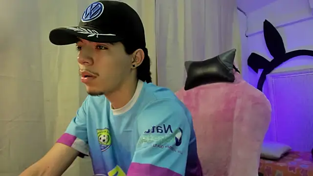 Snapshot of Bad_bunnyy_ chatting on April 13, 2026, 12:09 pm Bad bunnyy online show from April 13, 2026, 12:09 pm