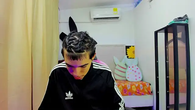 Snapshot of Bad_bunnyy_ chatting on April 6, 2026, 1:23 pm Bad bunnyy online show from April 6, 2026, 1:23 pm