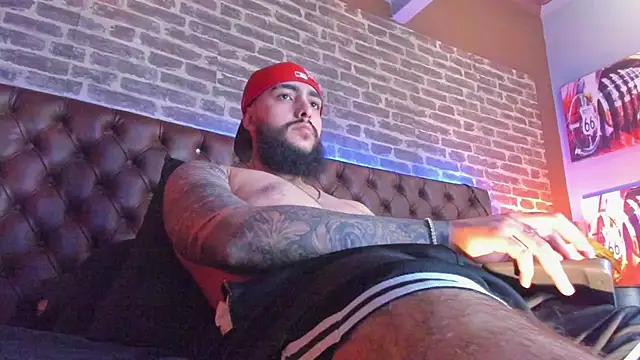 Snapshot of SantiagoHincapiie chatting on March 11, 2026, 8:36 pm SantiagoHincapiie online show from March 11, 2026, 8:36 pm