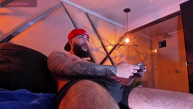 Snapshot of SantiagoHincapiie chatting on March 3, 2026, 3:46 am SantiagoHincapiie online show from March 3, 2026, 3:46 am