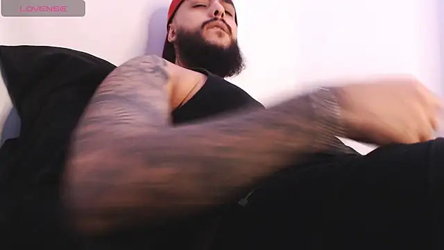 Snapshot of SantiagoHincapiie chatting on March 25, 2026, 10:30 pm SantiagoHincapiie online show from March 25, 2026, 10:30 pm