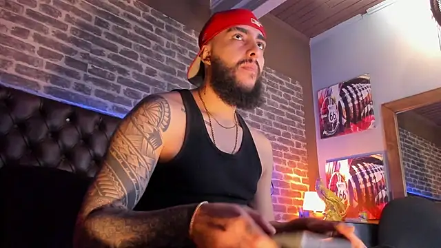 Snapshot of SantiagoHincapiie chatting on March 10, 2026, 9:08 pm SantiagoHincapiie online show from March 10, 2026, 9:08 pm