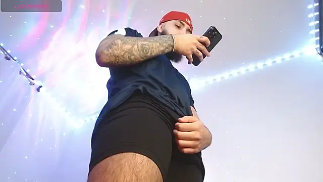 Snapshot of SantiagoHincapiie chatting on April 1, 2026, 6:59 am SantiagoHincapiie online show from April 1, 2026, 6:59 am