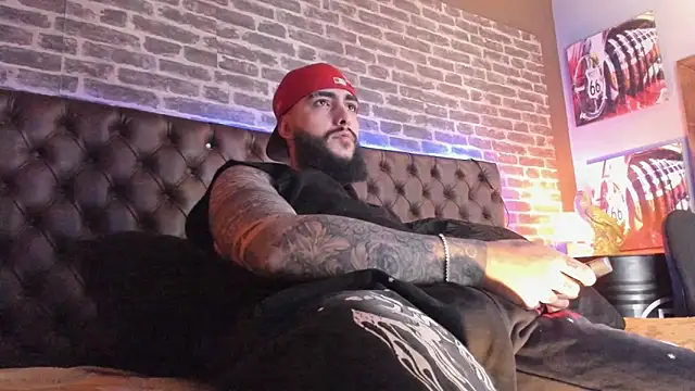 Snapshot of SantiagoHincapiie chatting on March 9, 2026, 8:56 pm SantiagoHincapiie online show from March 9, 2026, 8:56 pm