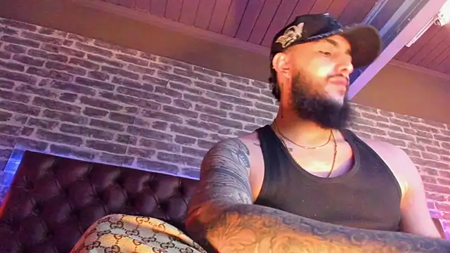 Snapshot of SantiagoHincapiie chatting on March 12, 2026, 8:57 pm SantiagoHincapiie online show from March 12, 2026, 8:57 pm