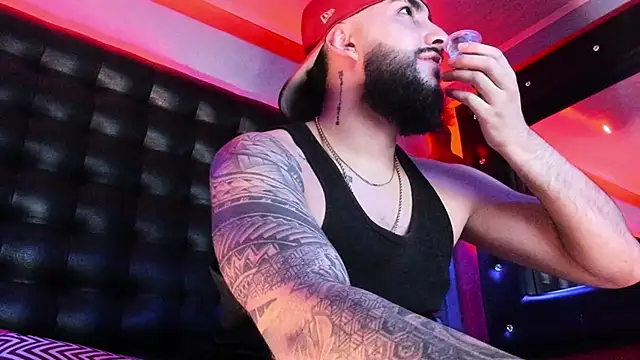 Snapshot of SantiagoHincapiie chatting on March 15, 2026, 4:19 am SantiagoHincapiie online show from March 15, 2026, 4:19 am