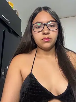 Snapshot of esmeralda_diaz_ chatting on February 25, 2026, 5:51 am esmeralda diaz online show from February 25, 2026, 5:51 am