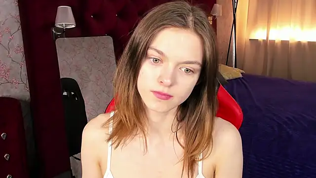  Molly Coy  online show from May 25, 2026, 7:40 am
