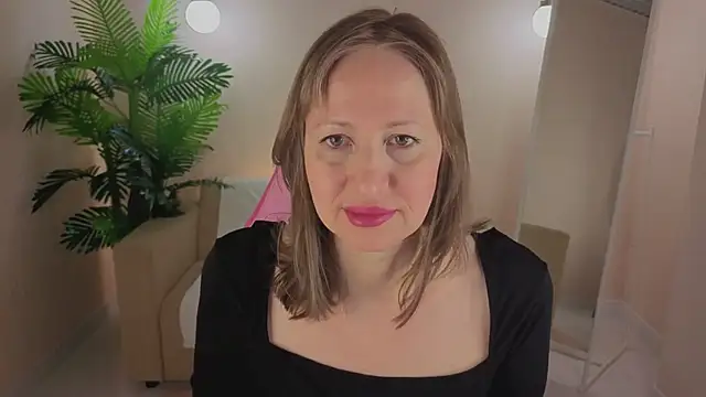 Snapshot of Elizabeth_Andersonn chatting on March 3, 2026, 1:45 am Elizabeth Andersonn online show from March 3, 2026, 1:45 am