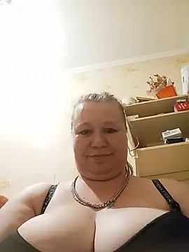 KiraStanton online show from June 19, 2026, 11:31 pm