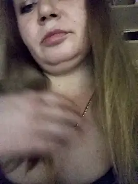 Snapshot of KiraStanton chatting on February 25, 2026, 12:44 am KiraStanton online show from February 25, 2026, 12:44 am