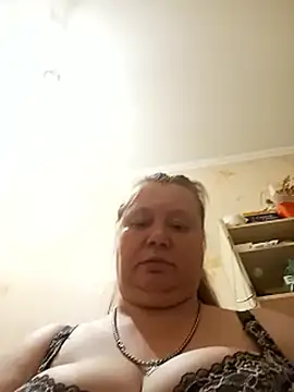 KiraStanton online show from May 6, 2026, 11:53 pm