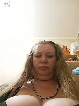 KiraStanton online show from June 26, 2026, 1:22 am