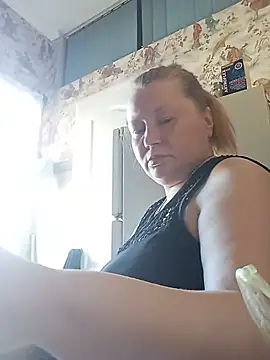 KiraStanton online show from May 24, 2026, 12:27 pm