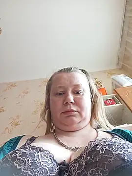 KiraStanton online show from May 19, 2026, 12:34 pm