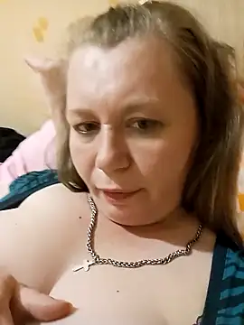 KiraStanton online show from May 8, 2026, 11:30 pm