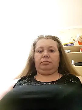 KiraStanton online show from April 3, 2026, 6:47 pm