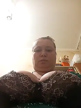 KiraStanton online show from May 4, 2026, 5:49 pm
