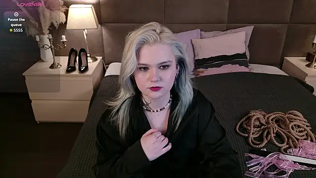 Ivy Marlowe online show from April 28, 2026, 2:10 pm