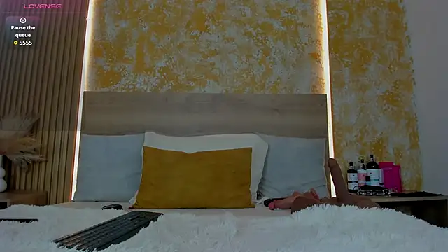 Snapshot of julietta_pink chatting on April 10, 2026, 11:28 am julietta pink online show from April 10, 2026, 11:28 am