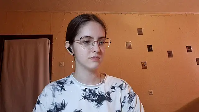 Snapshot of Katelemon chatting on June 9, 2026, 10:49 am Katelemon online show from June 9, 2026, 10:49 am