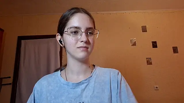 Snapshot of Katelemon chatting on June 14, 2026, 2:07 pm Katelemon online show from June 14, 2026, 2:07 pm