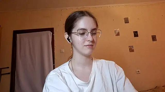 Snapshot of Katelemon chatting on June 8, 2026, 1:11 pm Katelemon online show from June 8, 2026, 1:11 pm