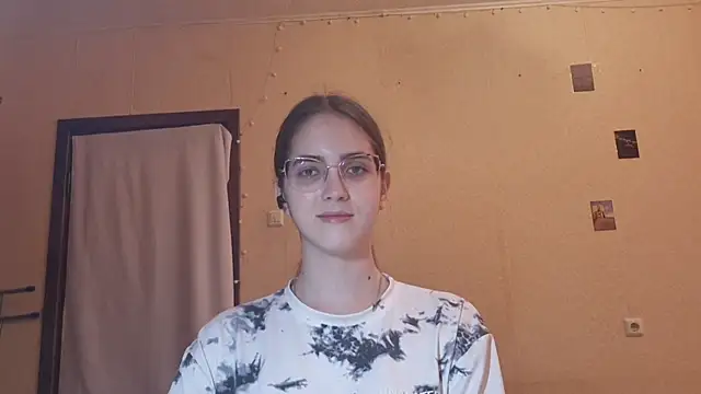 Snapshot of Katelemon chatting on July 17, 2026, 9:39 am Katelemon online show from July 17, 2026, 9:39 am
