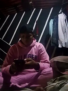 zeus23cm1 online show from February 24, 2026, 12:39 pm