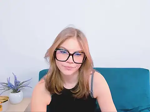 Snapshot of StormiSmooth chatting on March 10, 2026, 9:13 am StormiSmooth online show from March 10, 2026, 9:13 am