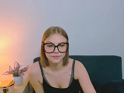 Snapshot of StormiSmooth chatting on April 6, 2026, 1:12 pm StormiSmooth online show from April 6, 2026, 1:12 pm