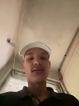 Leaohennr online show from February 22, 2026, 1:02 pm