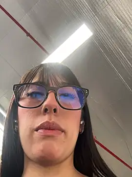Snapshot of susi_chimm chatting on May 19, 2026, 1:29 pm susi chimm online show from May 19, 2026, 1:29 pm