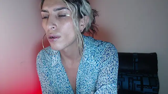 Snapshot of Crys_Talin chatting on June 13, 2026, 1:03 am Crys Talin online show from June 13, 2026, 1:03 am