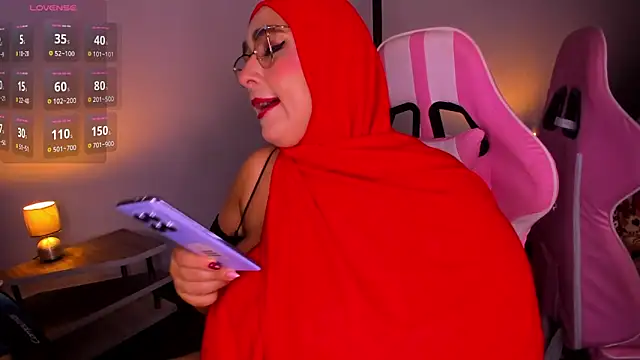 Snapshot of HijabiMilff chatting on March 31, 2026, 2:52 pm HijabiMilff online show from March 31, 2026, 2:52 pm