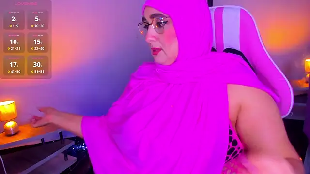 Snapshot of HijabiMilff chatting on April 14, 2026, 2:44 pm HijabiMilff online show from April 14, 2026, 2:44 pm