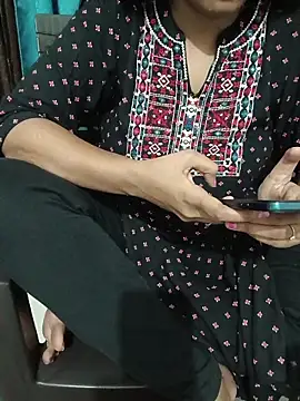 Queenlipx online show from March 16, 2026, 3:04 pm