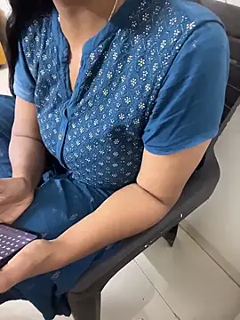 Snapshot of Queenlipx chatting on February 20, 2026, 8:11 pm Queenlipx online show from February 20, 2026, 8:11 pm