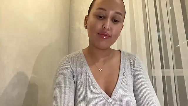 Dana 005 online show from June 24, 2026, 9:34 pm